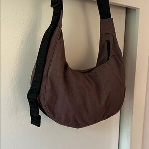 BAGGU Peppercorn Medium Crescent Crossbody